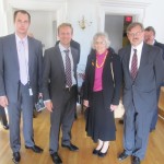Estijos ambasadoje, iš k.: LR Ambasados antrasis sekretorius Leonas Garbačiauskas, LR Ambasados Washington D.C. įgaliotasis ministras Rolandas Kačinskas, Lietuvos Vyčių pirmininkė Bernice Aviža, ALT pirmininkas Saulius Kuprys